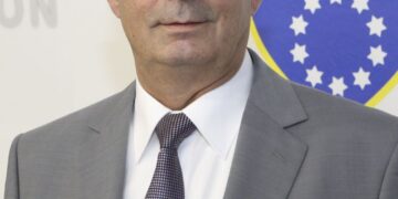 Direktor ZZO sebi povećao platu na 10.000 KM mjesečno